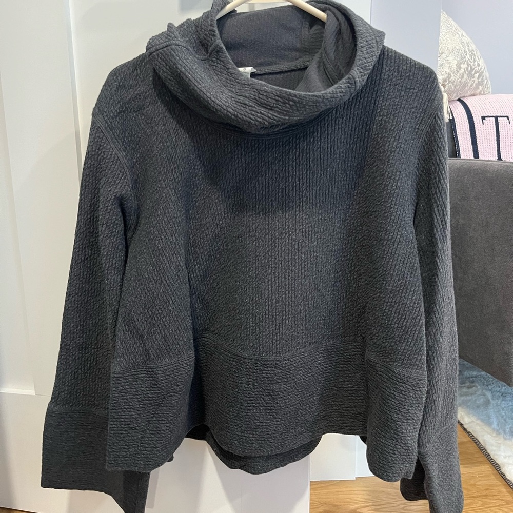 Lulu lemon cropped sweater! Size m/L!